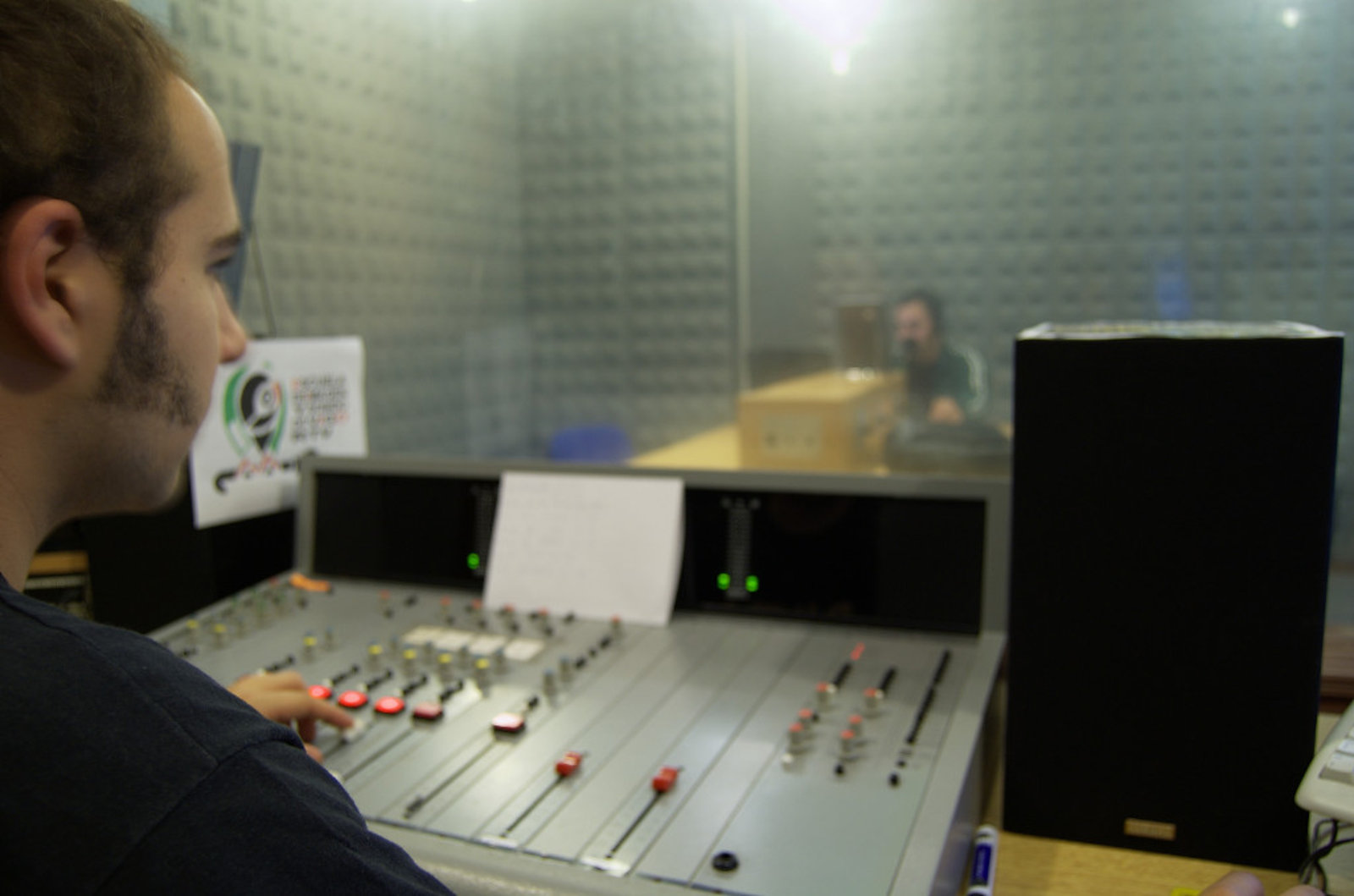 Escuela de Imagen y Sonido de Vigo EISV. Instalaciones de grabación de audio - Estudio de radio - Control de radio