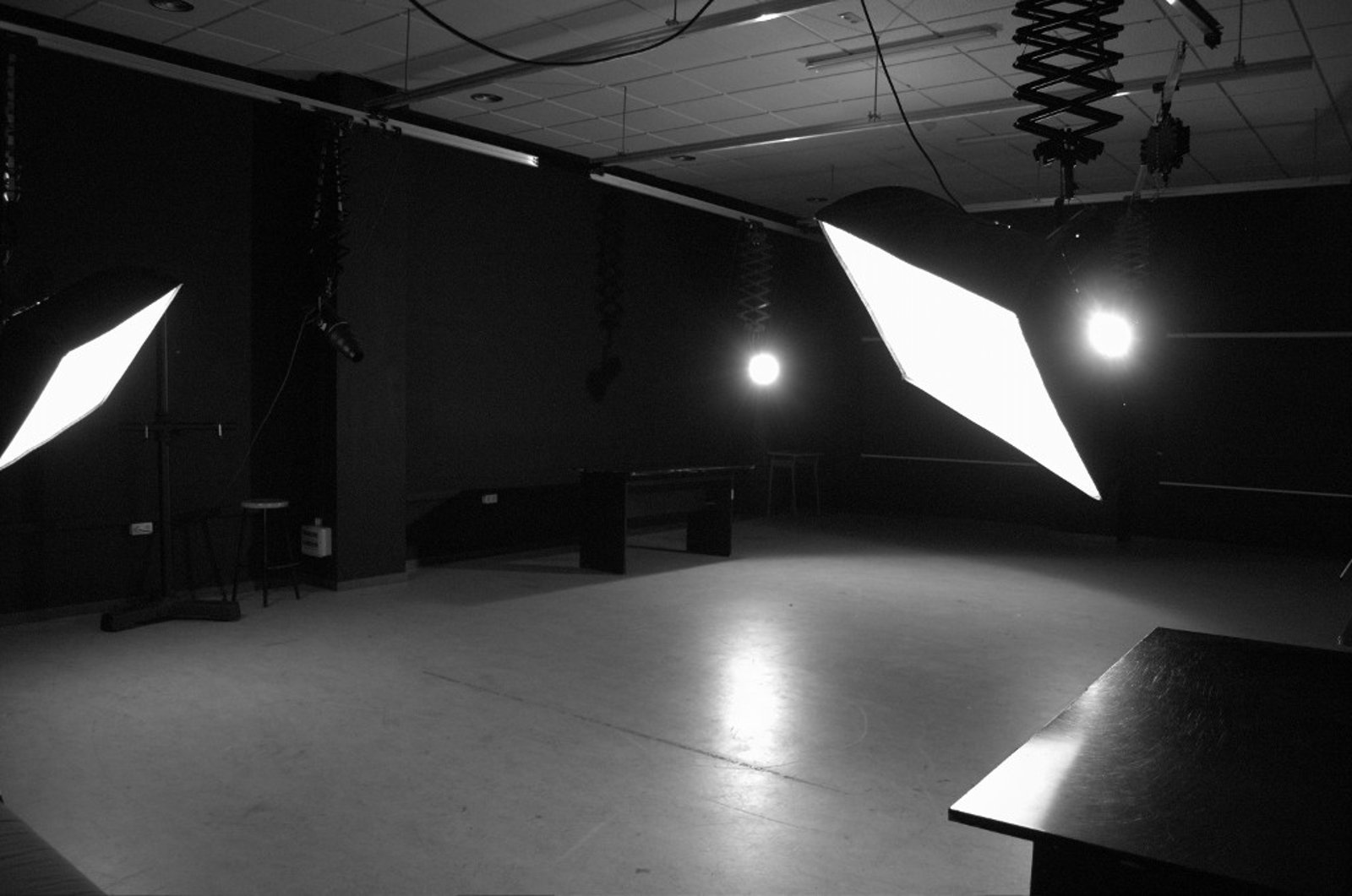 Escuela de Imagen y Sonido de Vigo EISV. Plató profesional de fotografía - plató 100 - Set de prácticas 1