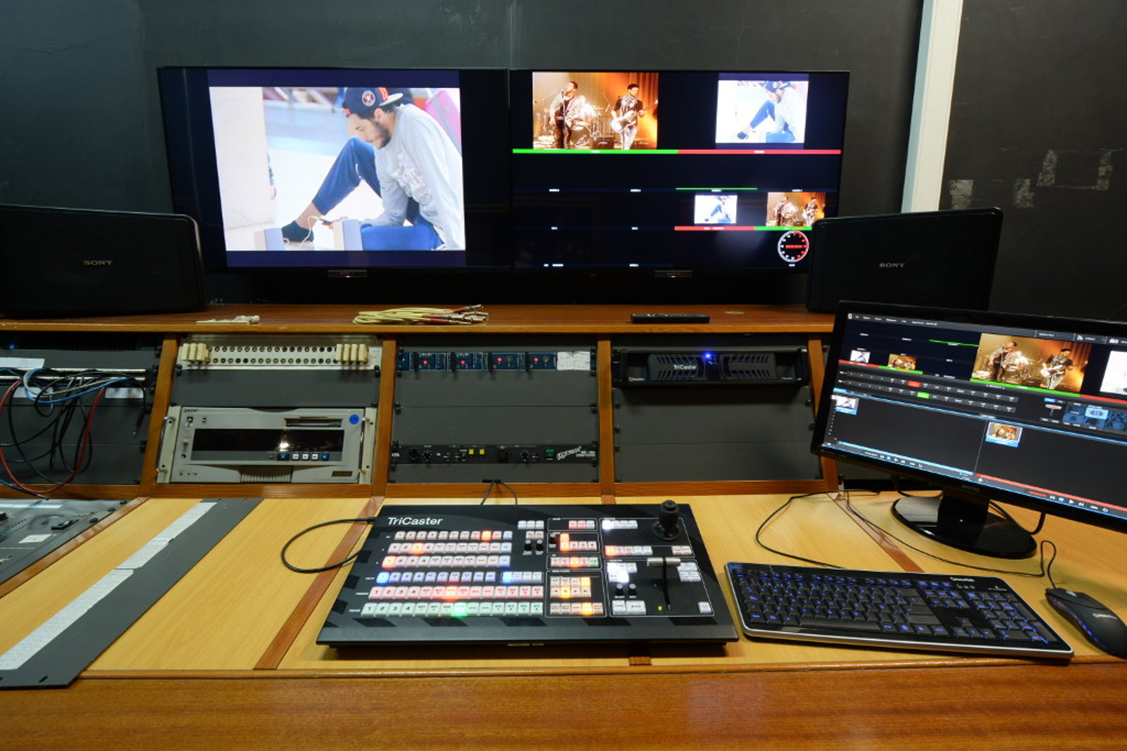 Escuela de Imagen y Sonido de Vigo EISV. Plató profesional de televisión - plató 200 - Sala de control digital de imagen y transmisión
