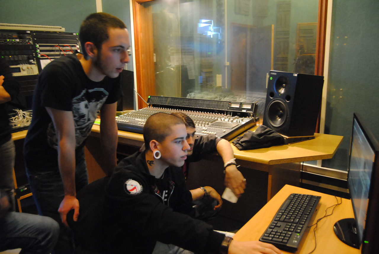 Escuela de Imagen y Sonido de Vigo EISV. Trabajo de alumnos de Vídeo y Sonido DJ. Clases prácticas 1