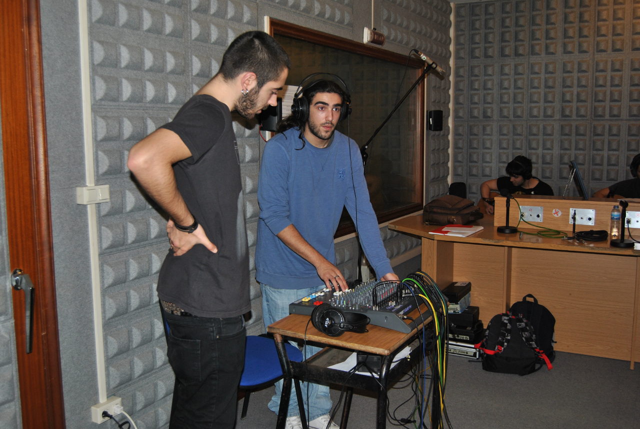 Escuela de Imagen y Sonido de Vigo EISV. Trabajo de alumnos de sonido. Programa de Radio De Carallada 2